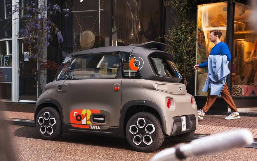 Citroën Ami 2025 électrique sans permis stationnée en ville
